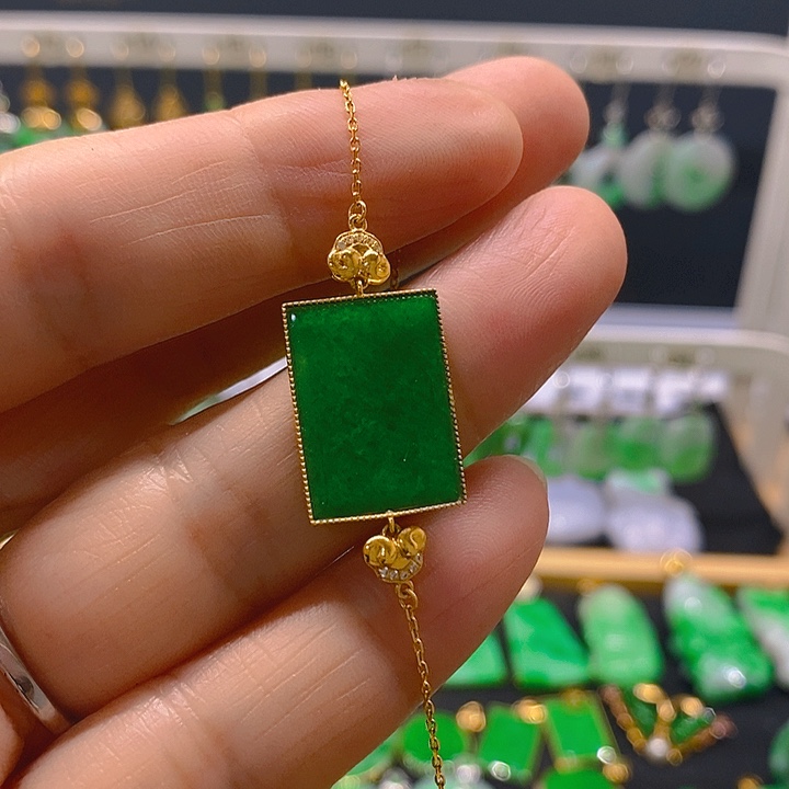 18K金镶嵌手链翡翠手链