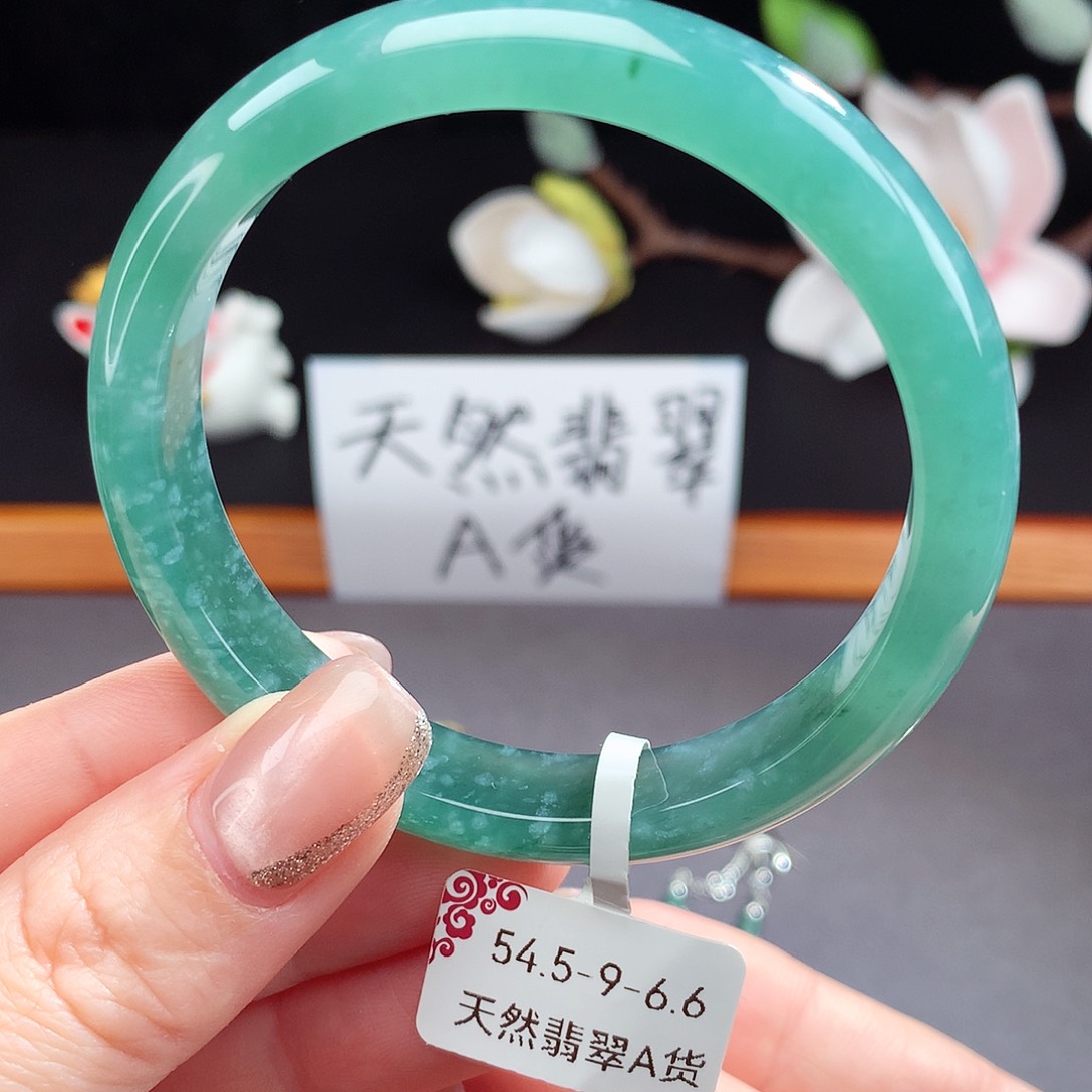 翡翠手镯（圆镯）未镶嵌