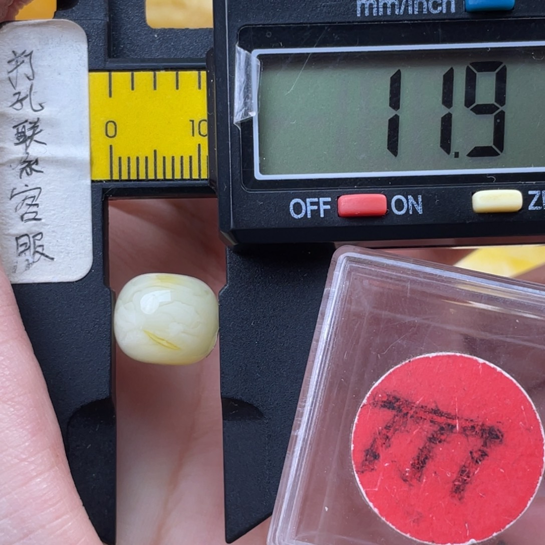 蜜蜡未镶嵌珠宝奇石