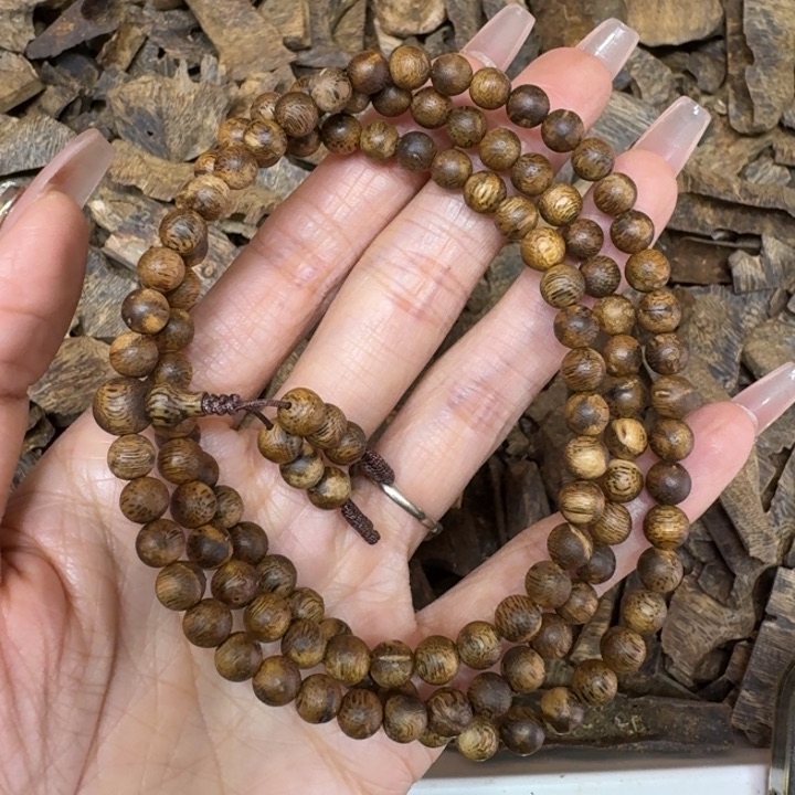 沉香手串白棋一条