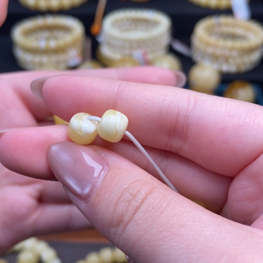 爱***策蜜蜡未镶嵌珠宝奇石