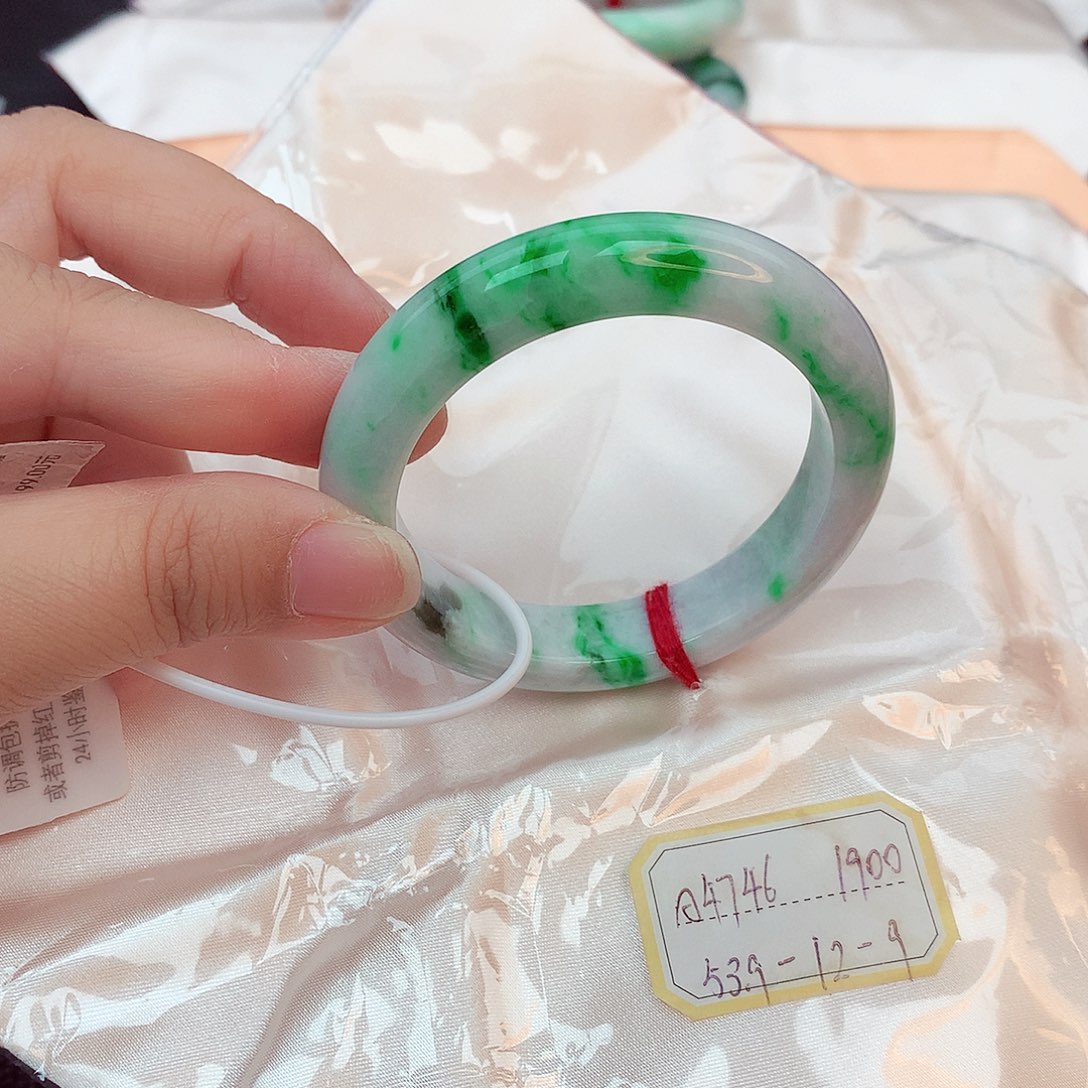 翡翠手镯未镶嵌天然缅甸翡翠A货
