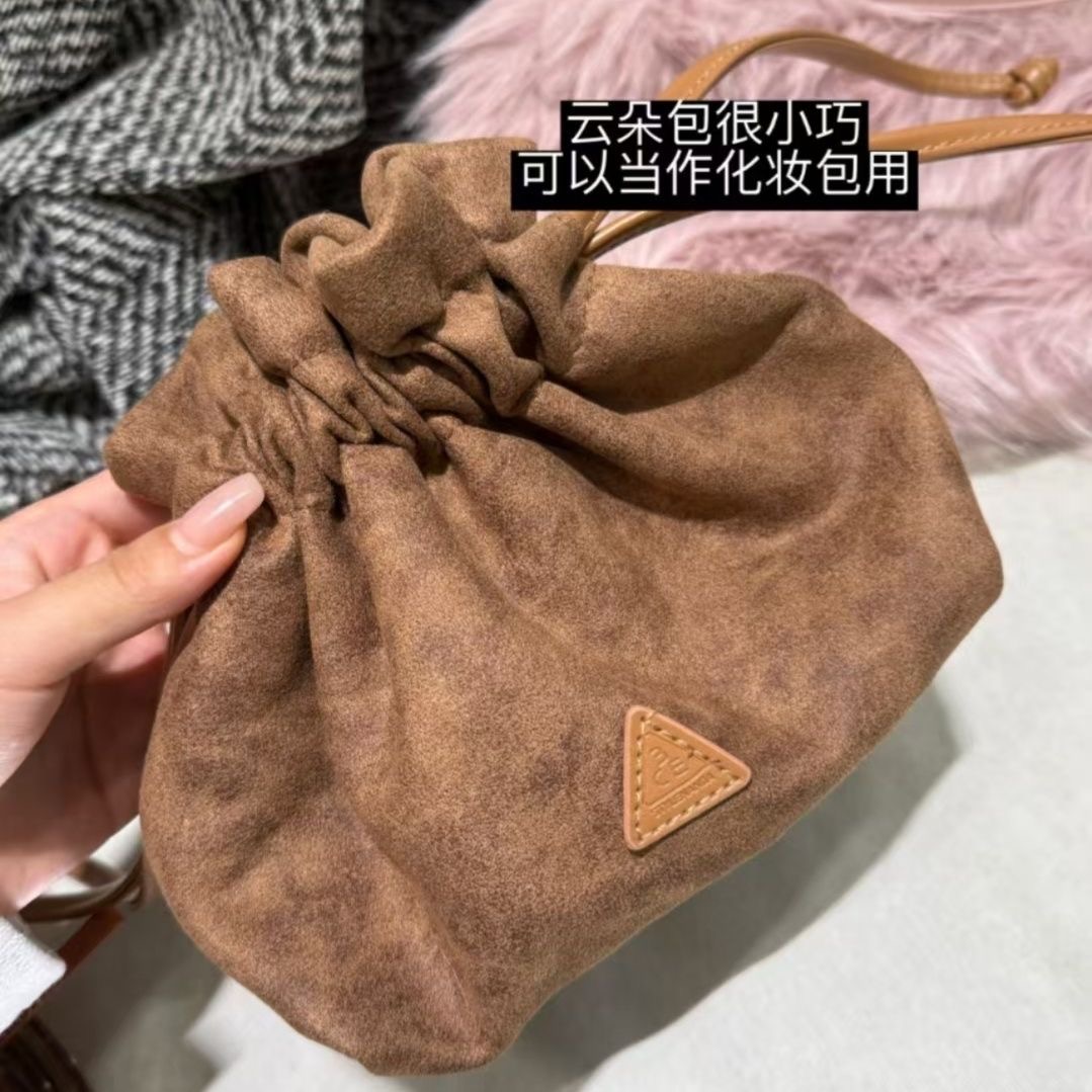 3CE【K614】棕色云朵包复古高级质感抽绳百搭休闲洋气通勤周边正品