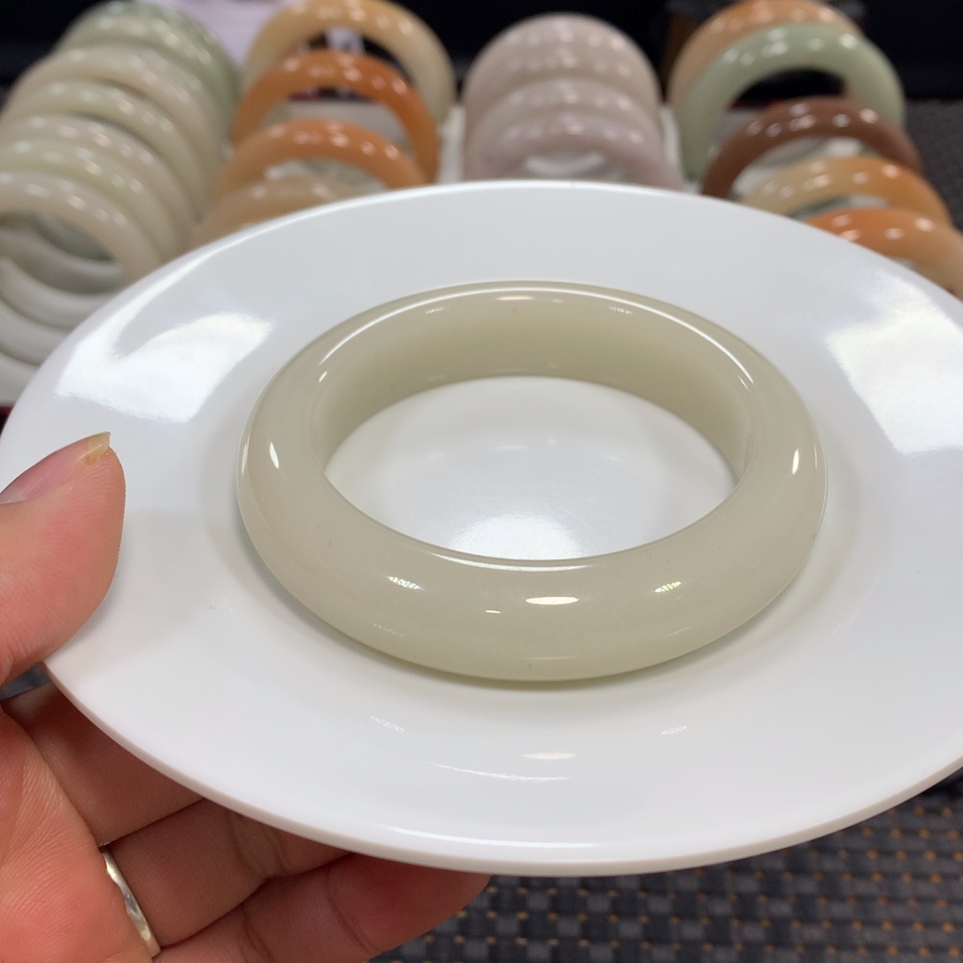 石英质玉（佘太翠）未镶嵌手镯60.5豆青8号