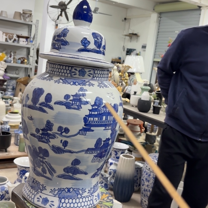 微瑕青花瓷器值得购买
