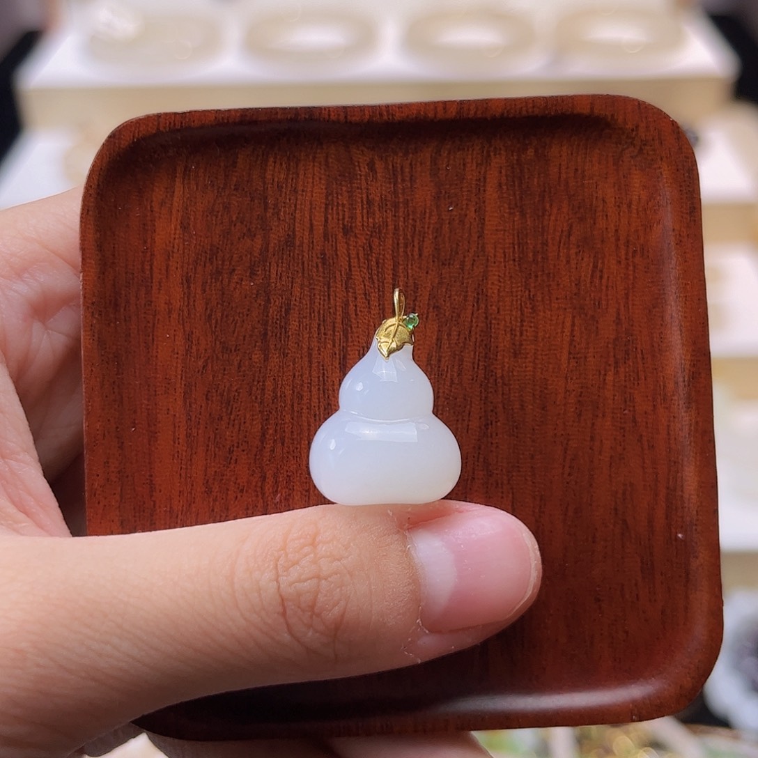 和田玉18K金镶嵌吊坠(不含链)