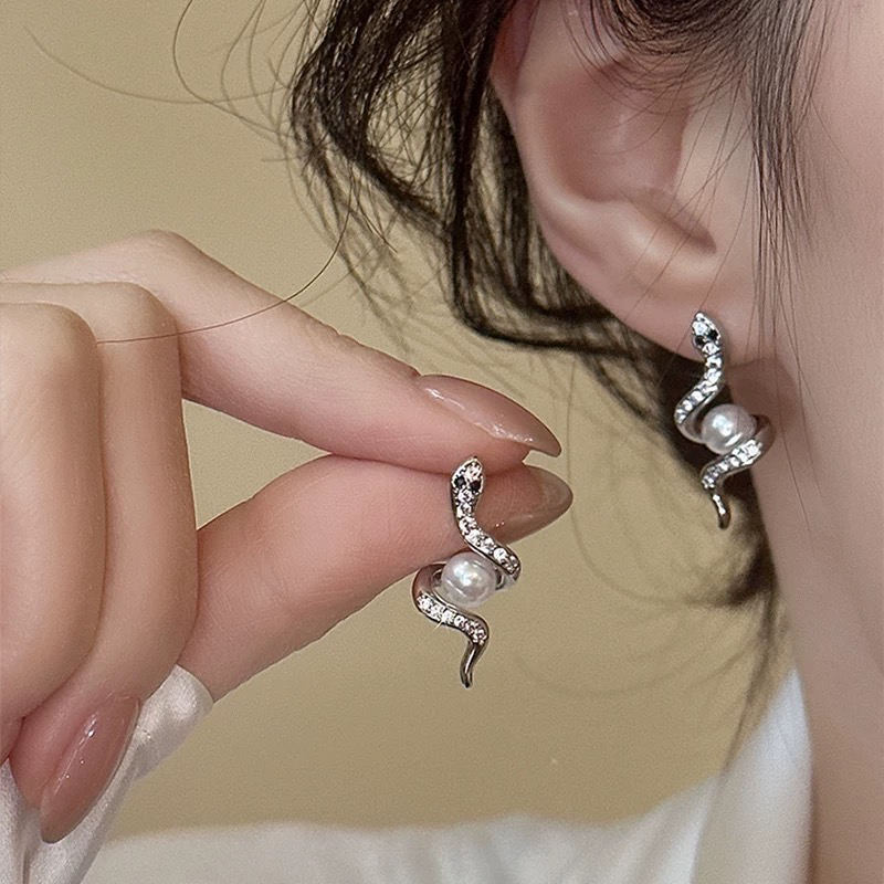 铜合金耳饰 1037 「缠绕灵蛇」小众设计灵蛇珠珠高级感耳钉蛇年耳饰