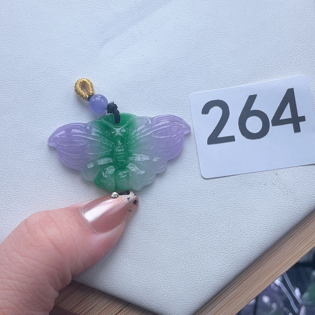 翡翠吊坠(赠链)未镶嵌