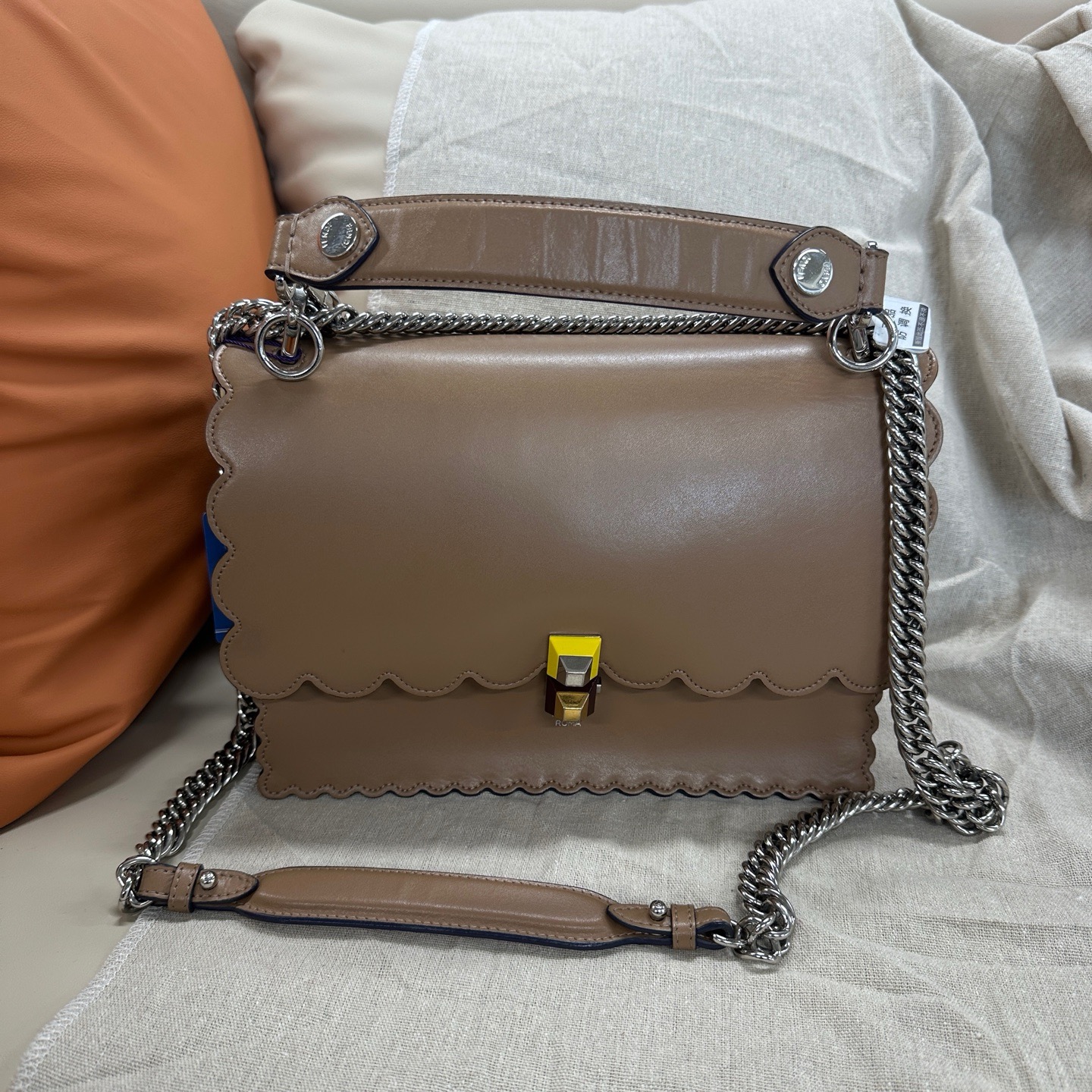 95新 FENDI/芬迪  Kani 中号  棕色 牛皮 尺寸:26×18×8