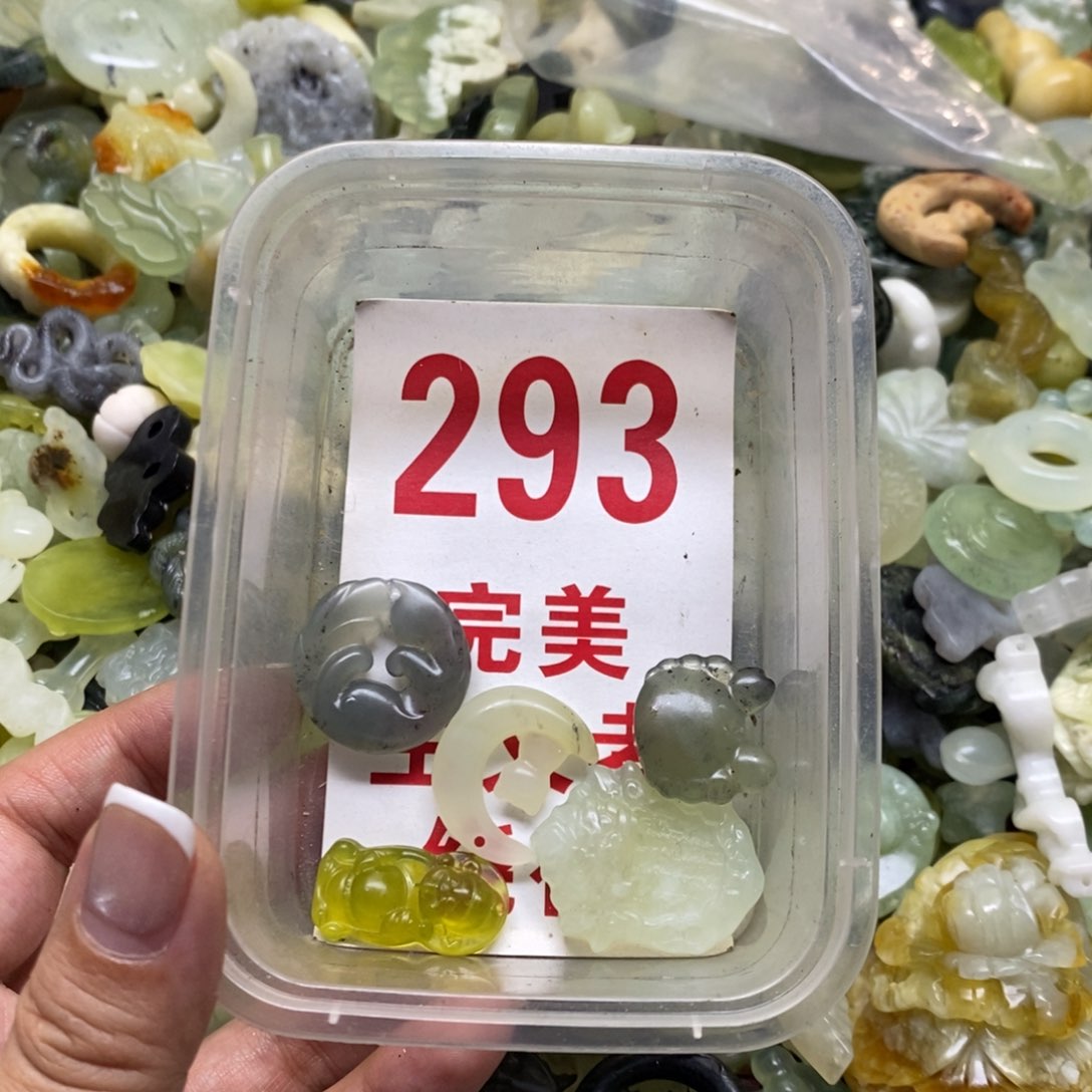 蛇纹石玉挂坠未镶嵌