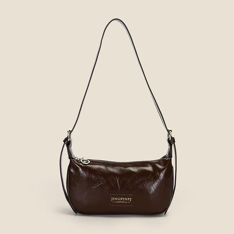 新款单肩女士百搭枕头包背包