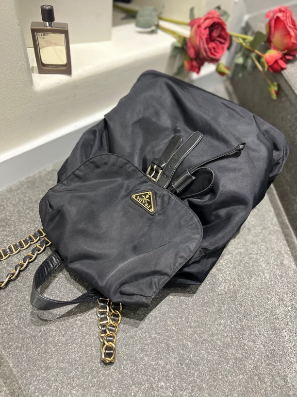 95新 Prada/普拉达 黑金皮穿链奢侈品时尚百搭双肩包/郭家中古