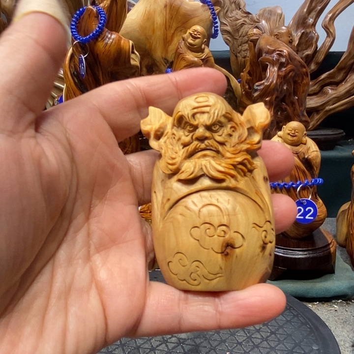 柏木（崖柏）悬崖边缘的太行崖柏