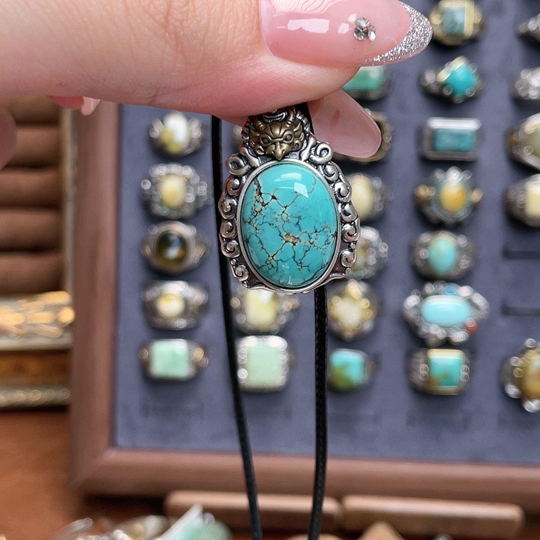 萍***绿松石银S925镀金镶嵌颈饰