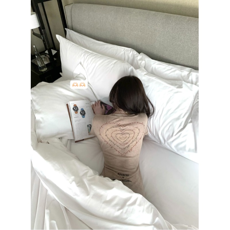 字母爱心印花长袖T恤女秋季卡其色修身收腰辣妹显瘦百搭正肩上衣