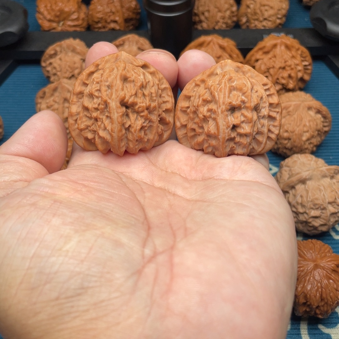 M***吊坠文玩核桃三角白