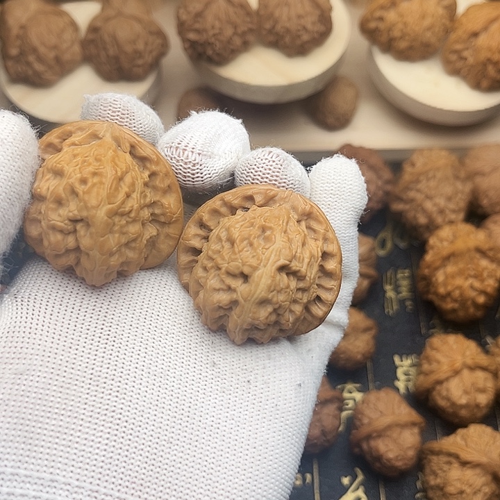 吊坠文玩核桃三角白狮子，全品，不退不换，尺寸40