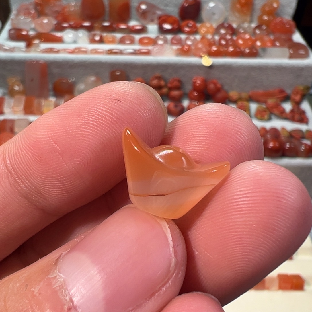 南红玛瑙川料未镶嵌元宝1