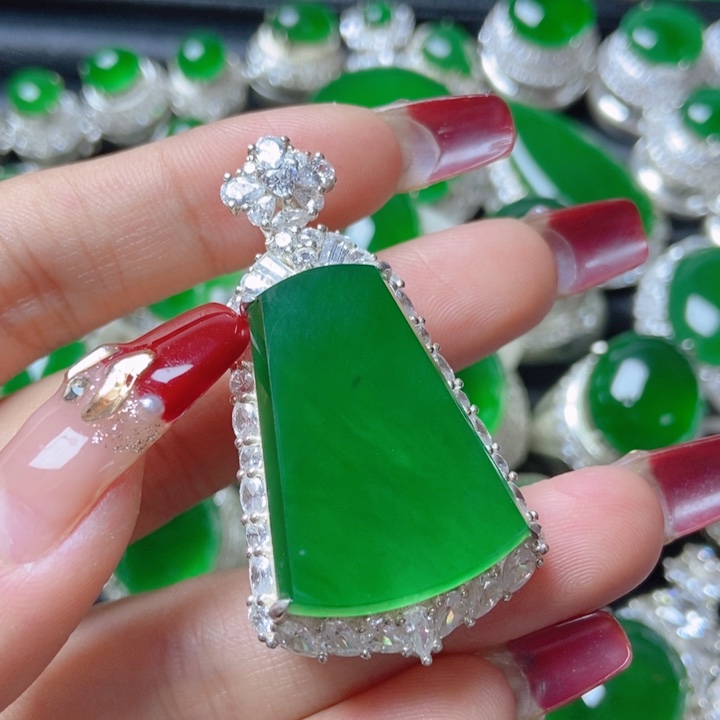 翡翠颈饰银S925镶嵌          