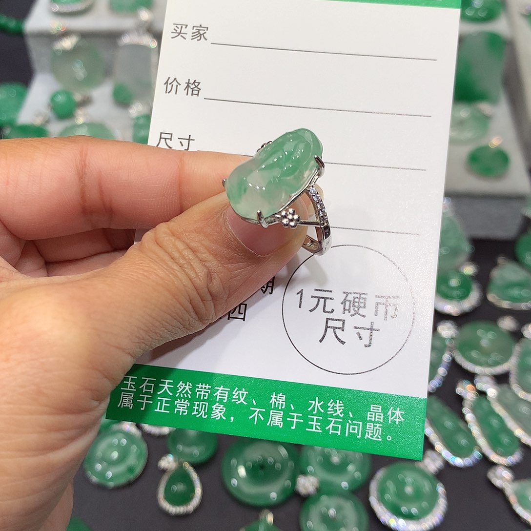 颈饰银S925镶嵌石英质玉（非洲翠）