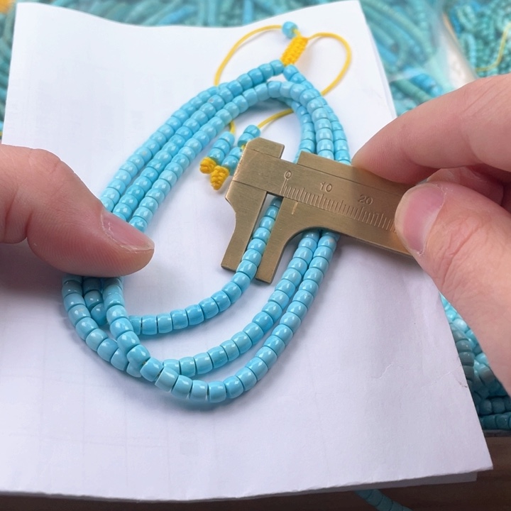 绿松石颈饰未镶嵌