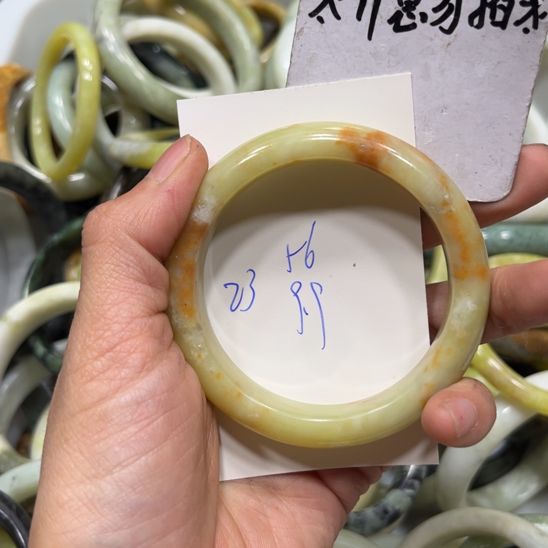 蛇纹石玉手镯未镶嵌