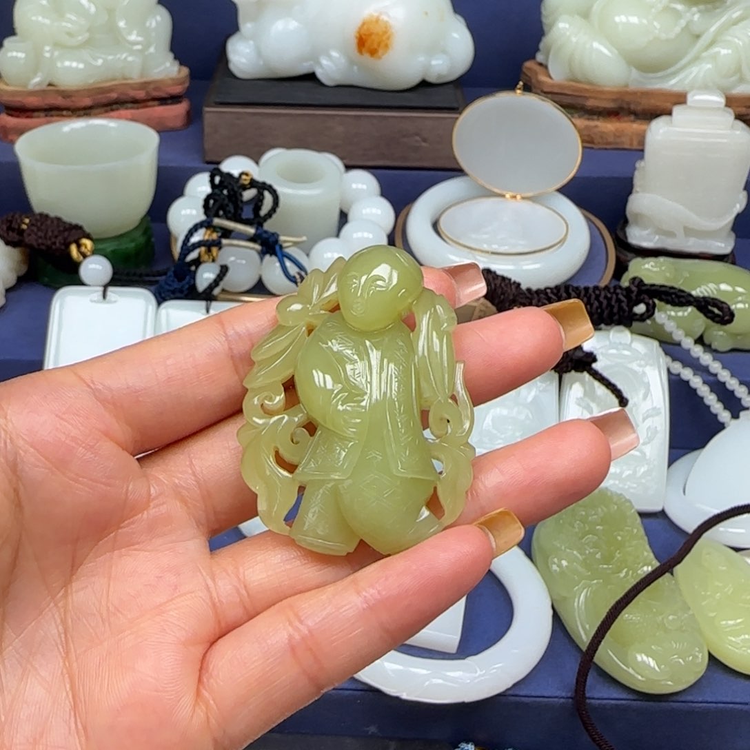 和田玉未镶嵌挂件一**龙