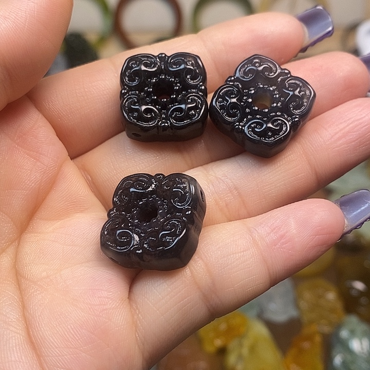 蛇纹石玉吊坠未镶嵌