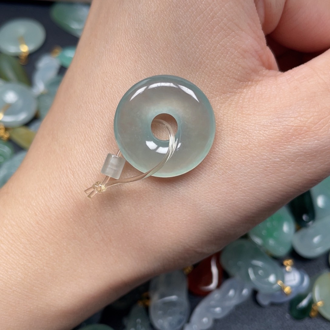 翡翠颈饰18K金镶嵌翡翠