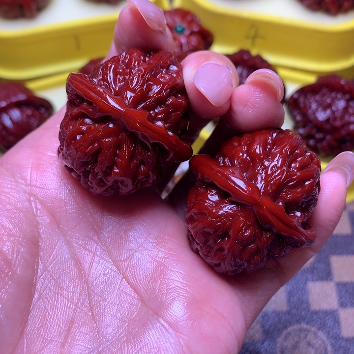 文玩核桃吊坠白狮子舒白37