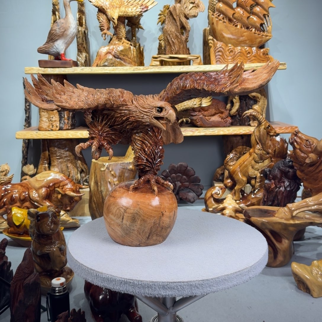 辉***车木香樟木老鹰摆件