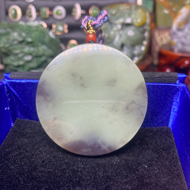 天然和田玉烟紫圆牌吊坠