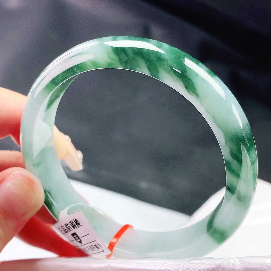 翡翠手镯未镶嵌57圈