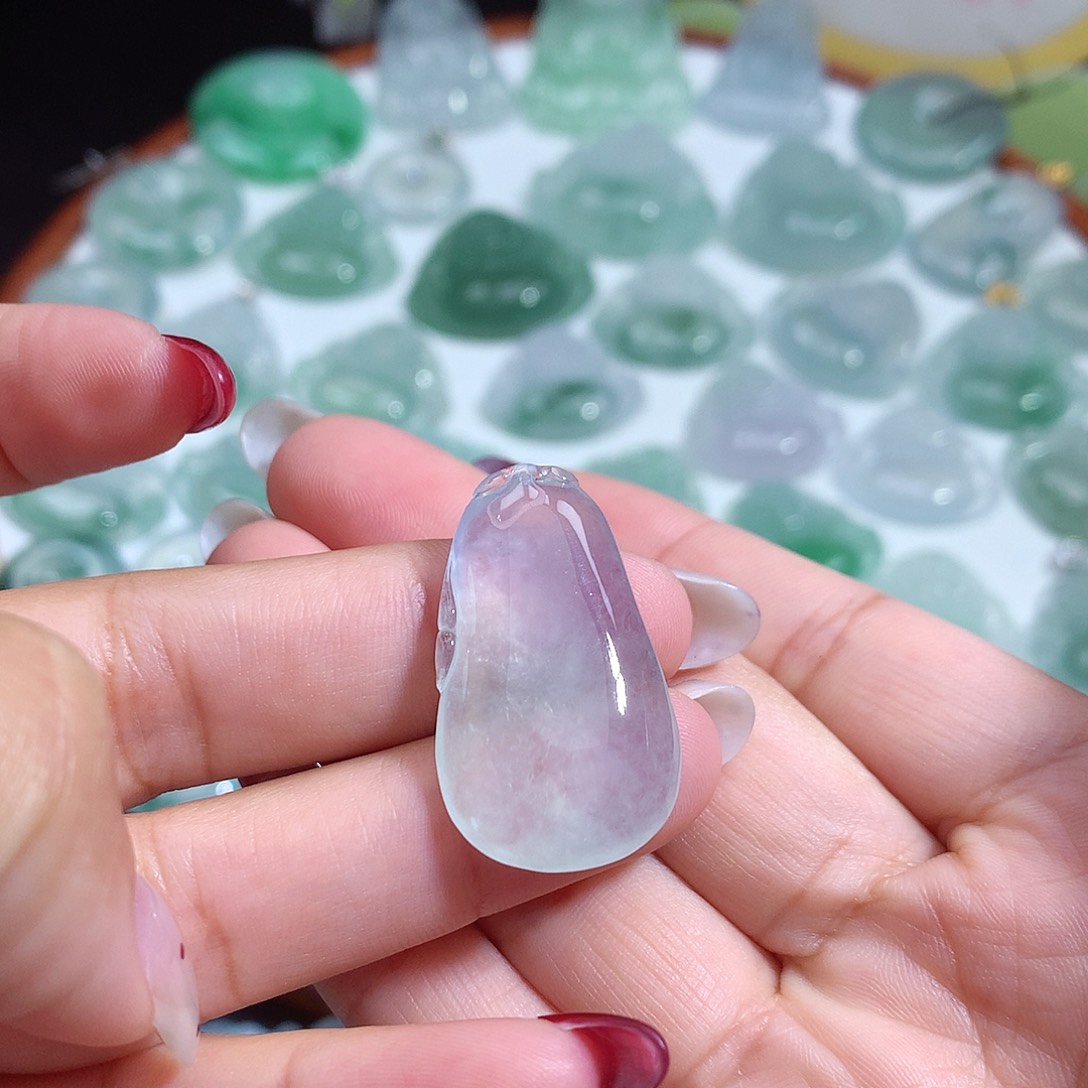 翡翠未镶嵌颈饰福瓜