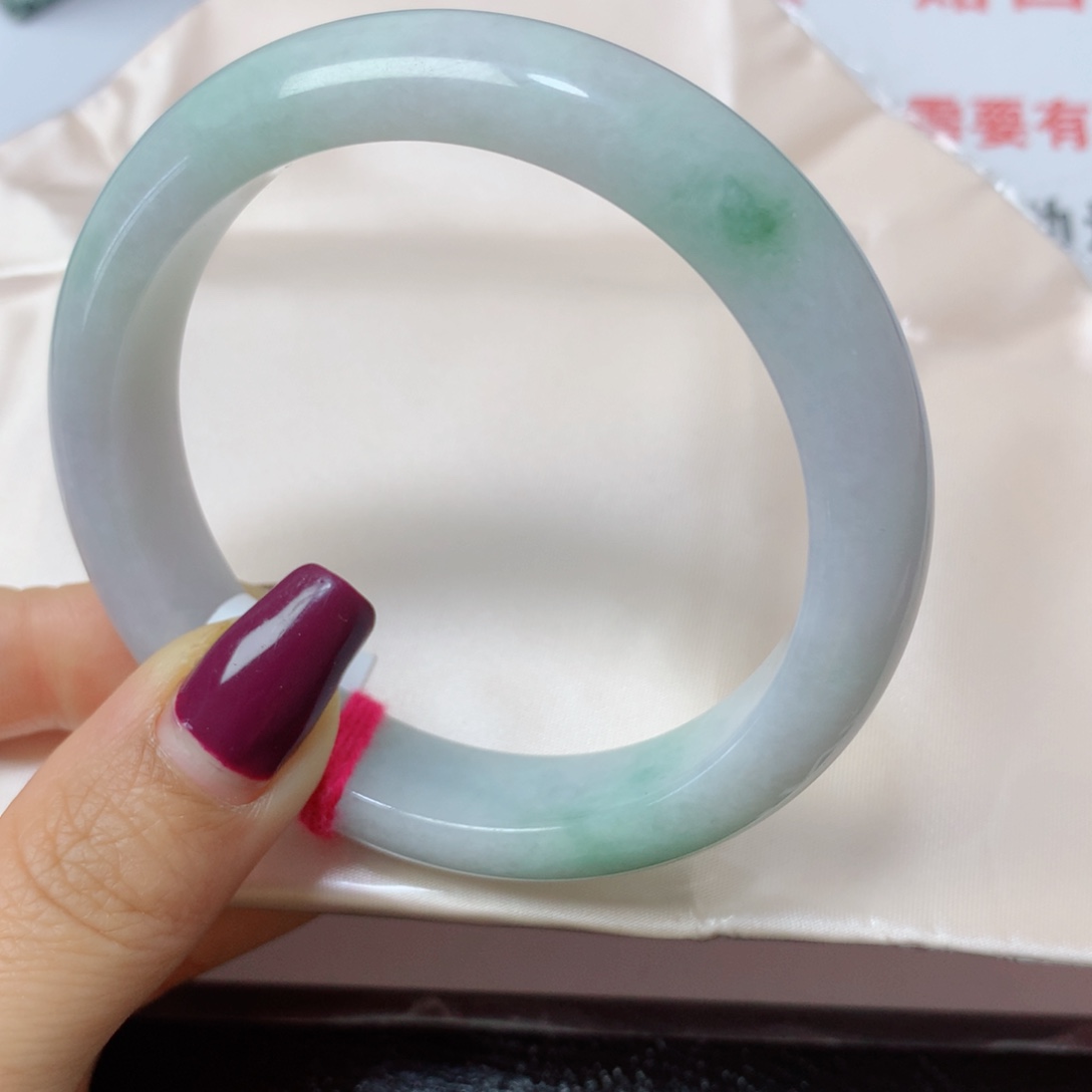 翡翠手镯未镶嵌星****）