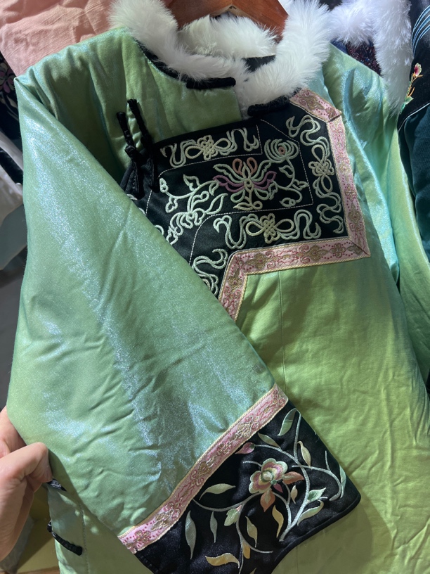 胸前花棉服降价按直播间码数拍湘西苗族民族刺绣中国风