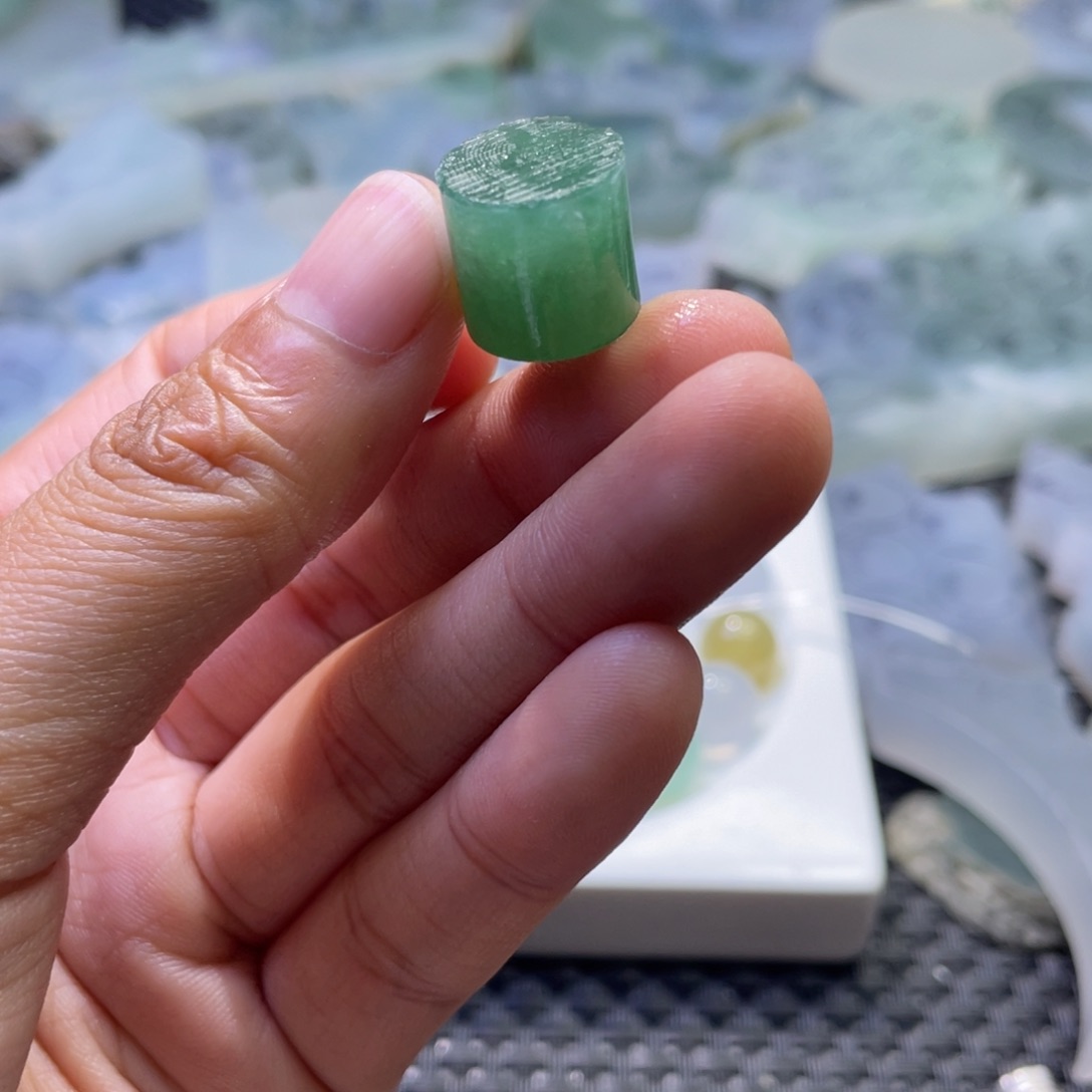 定制翡翠散珠?****9成品翡翠