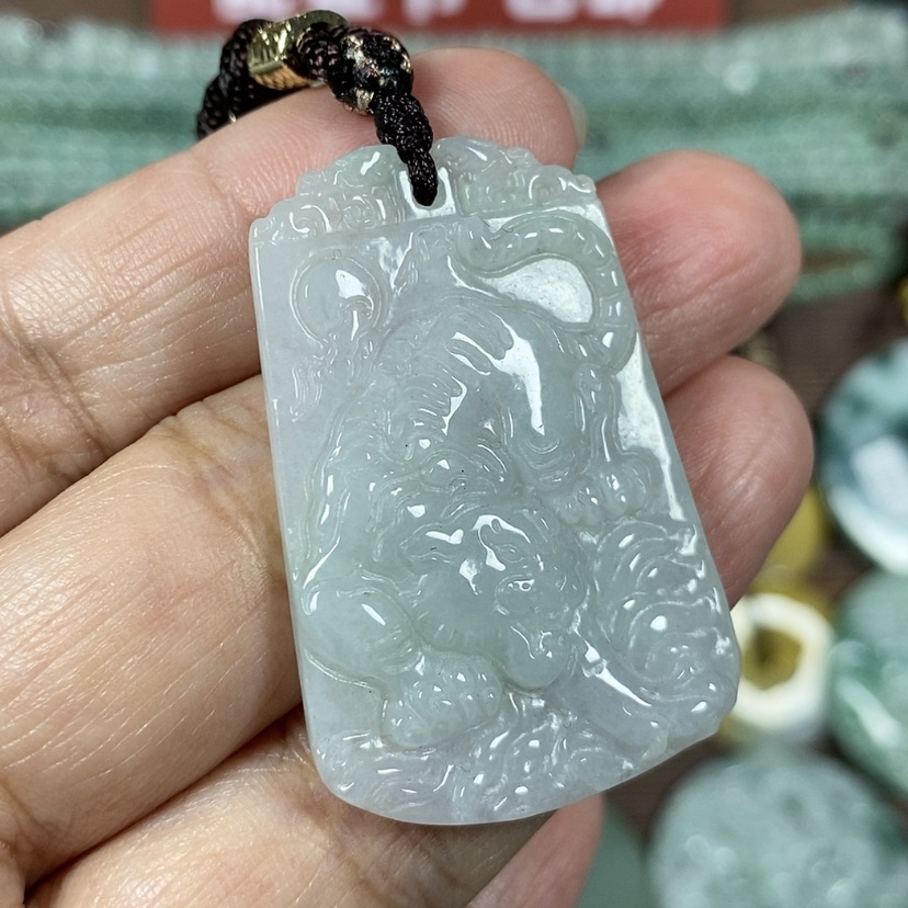 【闪购商品】翡翠颈饰未镶嵌玉吊坠翡翠玉下山虎牌