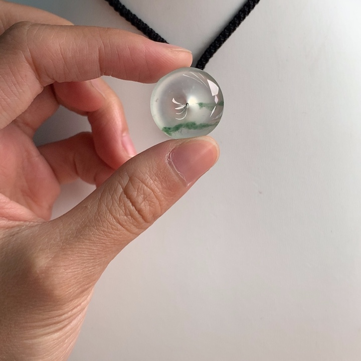 翡翠挂件未镶嵌….