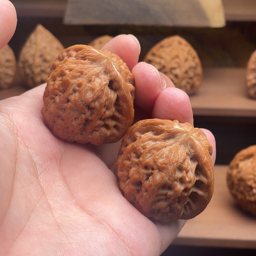 温***口吊坠文玩核桃黑马