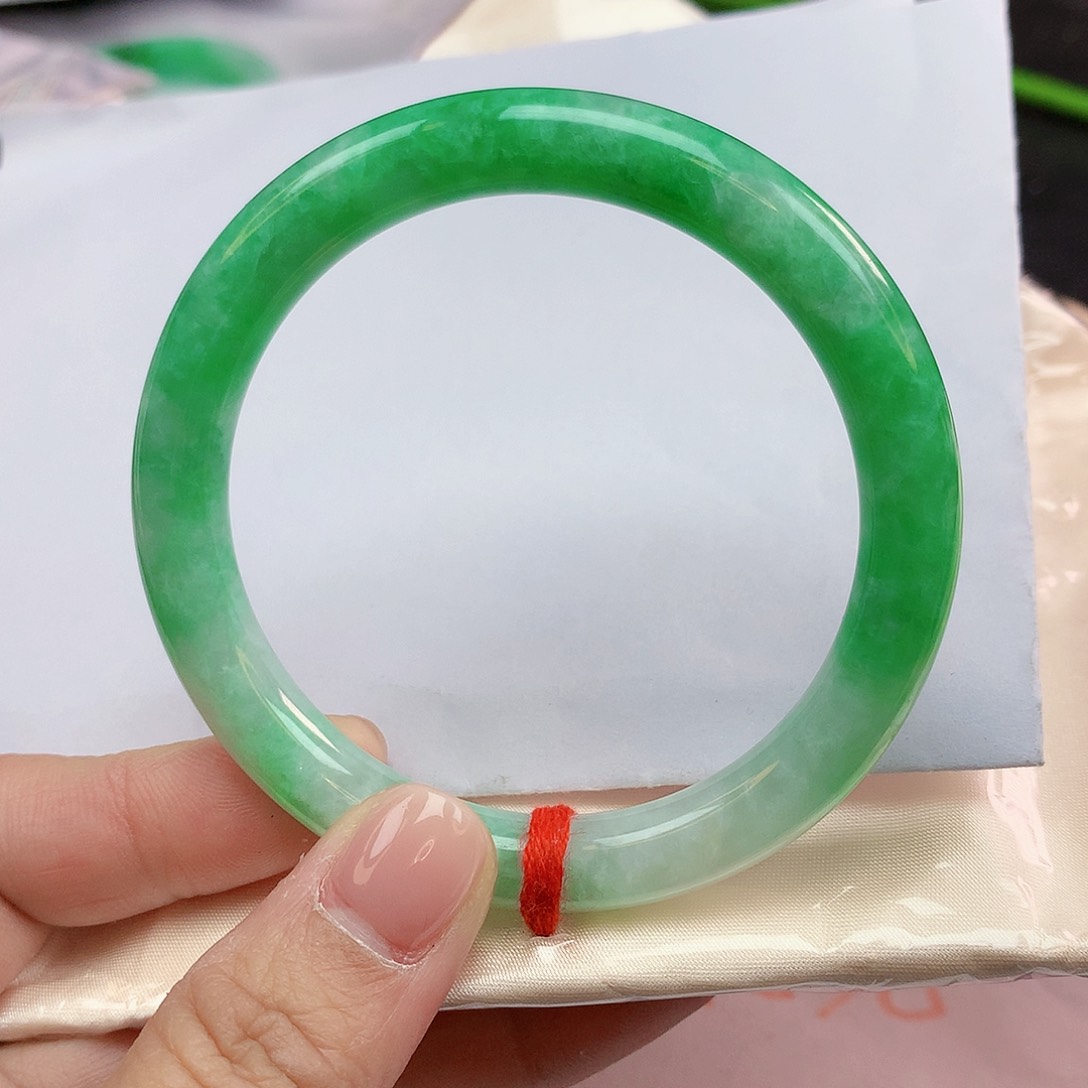 翡翠手镯未镶嵌56圈圆2478