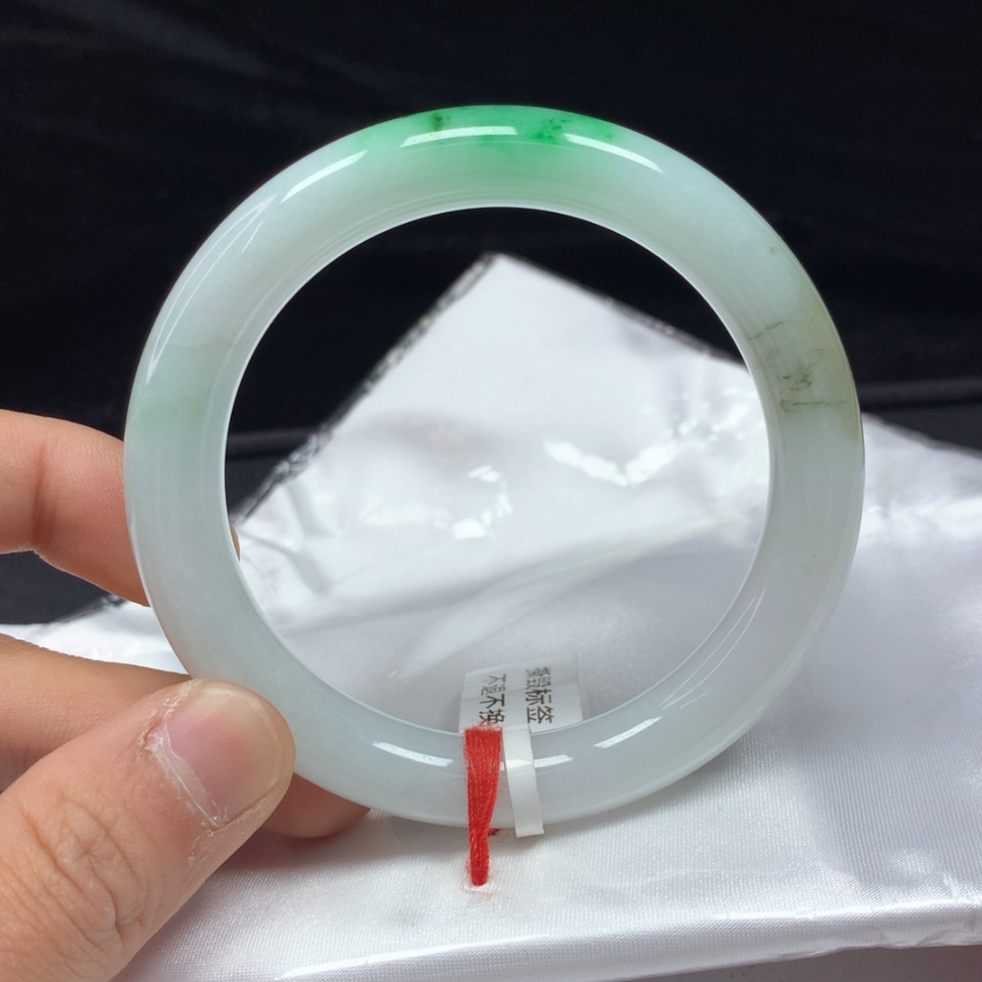 翡翠手镯（圆镯）未镶嵌58.2