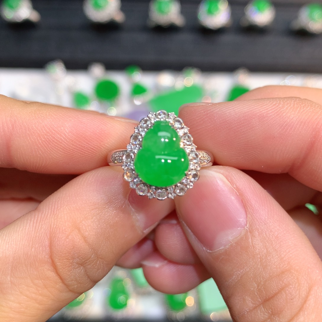 翡翠颈饰18K金镶嵌缅甸翡翠