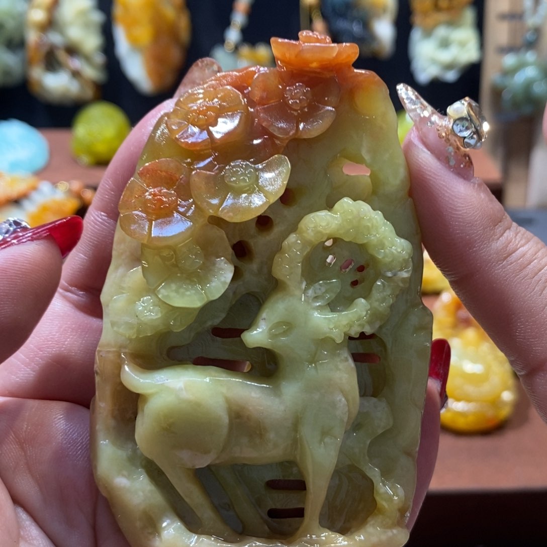 蛇纹石玉颈饰未镶嵌