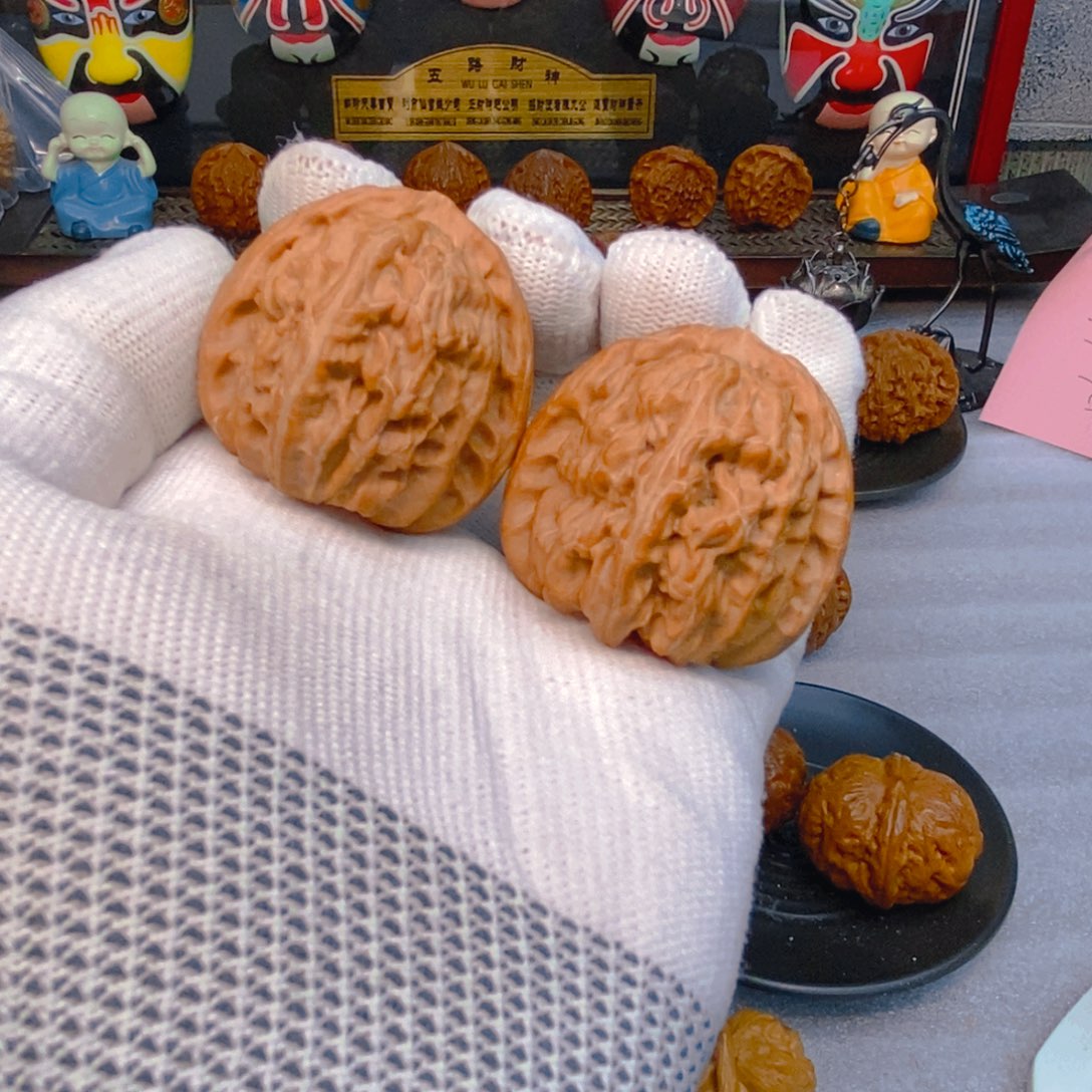 文玩核桃吊坠大**儿白狮子 平谷老树