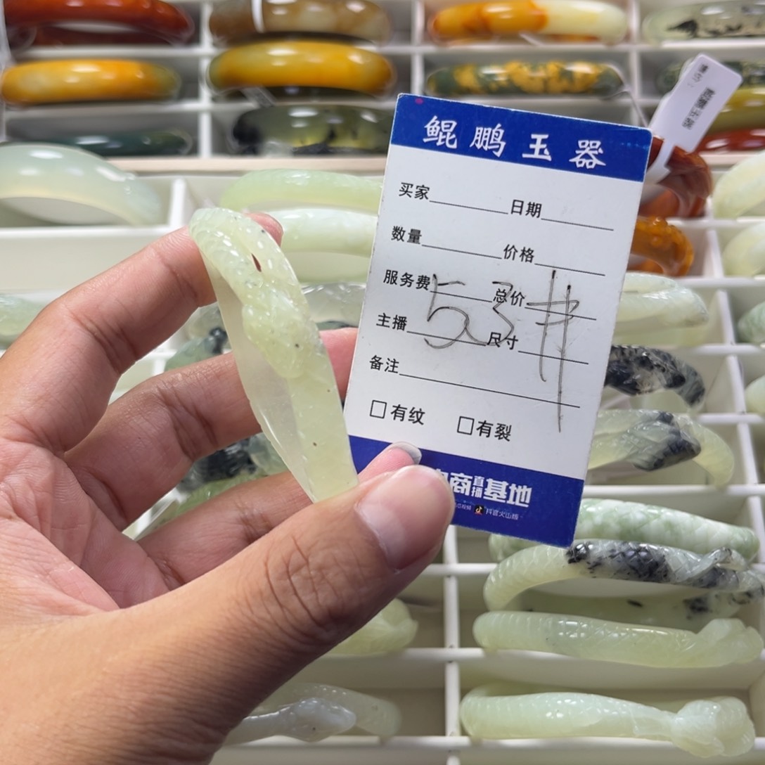 蛇纹石玉手镯未镶嵌