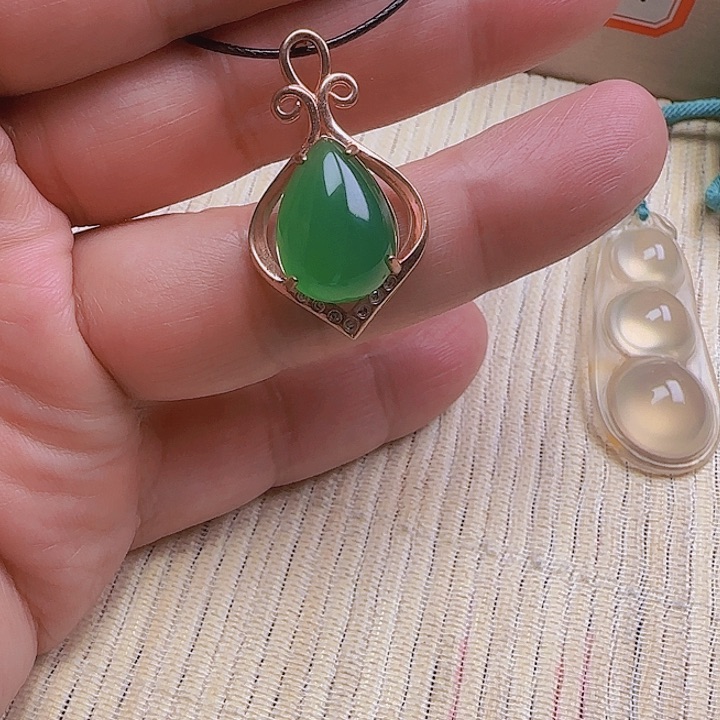 玛瑙/玉髓颈饰银S800镀金镶嵌