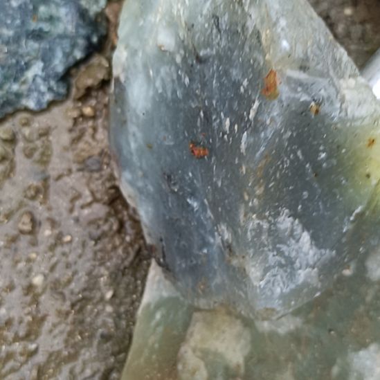 未镶嵌蛇纹石玉珠宝奇石