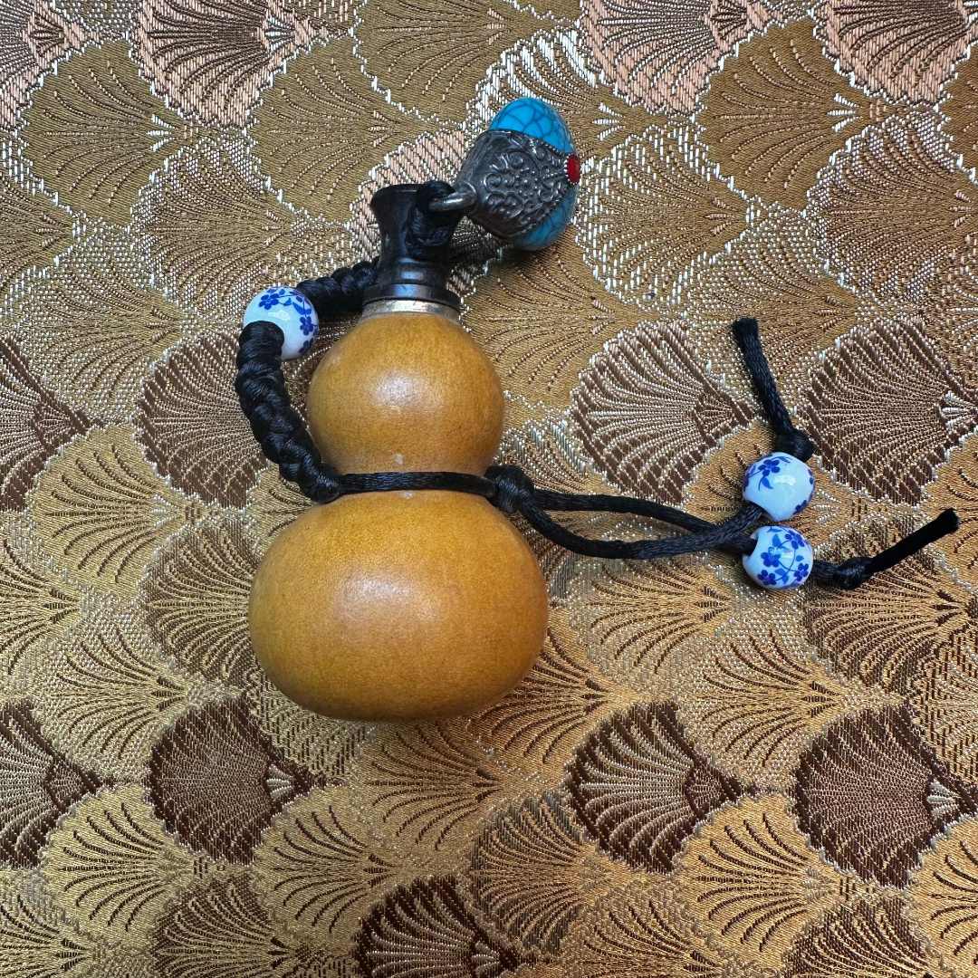 【 炎轩文趣斋】黄色葫芦带绿手把件