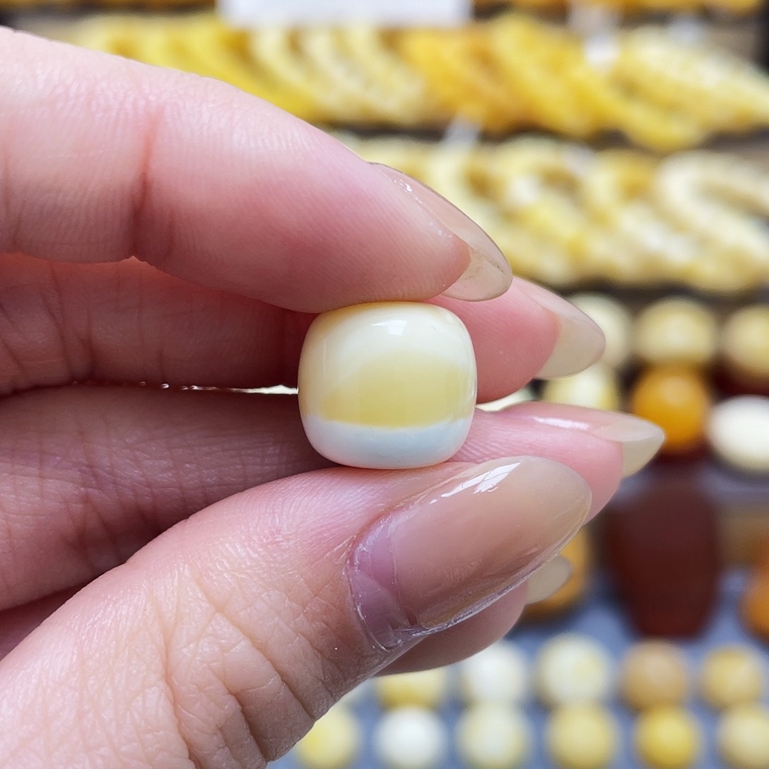 琥珀裸石未镶嵌蜜蜡老型12.9*11.9mm